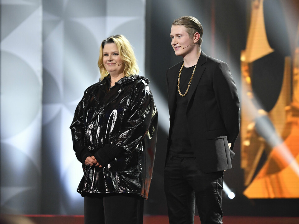 Einárs mamma Lena Nilsson gjorde honom sällskap till Grammisgalan 2020. Einárs mamma Lena Nilsson gjorde honom sällskap till Grammisgalan 2020.