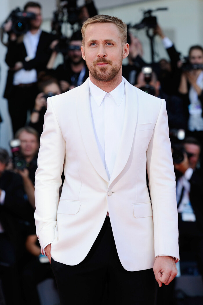 Ryan Gosling uppges vara klar för rollen som Ken i filmen om Barbie och hennes vänner. Ryan Gosling uppges vara klar för rollen som Ken i filmen om Barbie och hennes vänner.