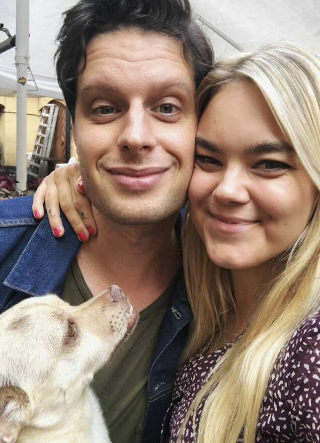Klara, Michael och vovve i en selfie från Klaras Instagramkonto. Klara, Michael och vovve i en selfie från Klaras Instagramkonto.