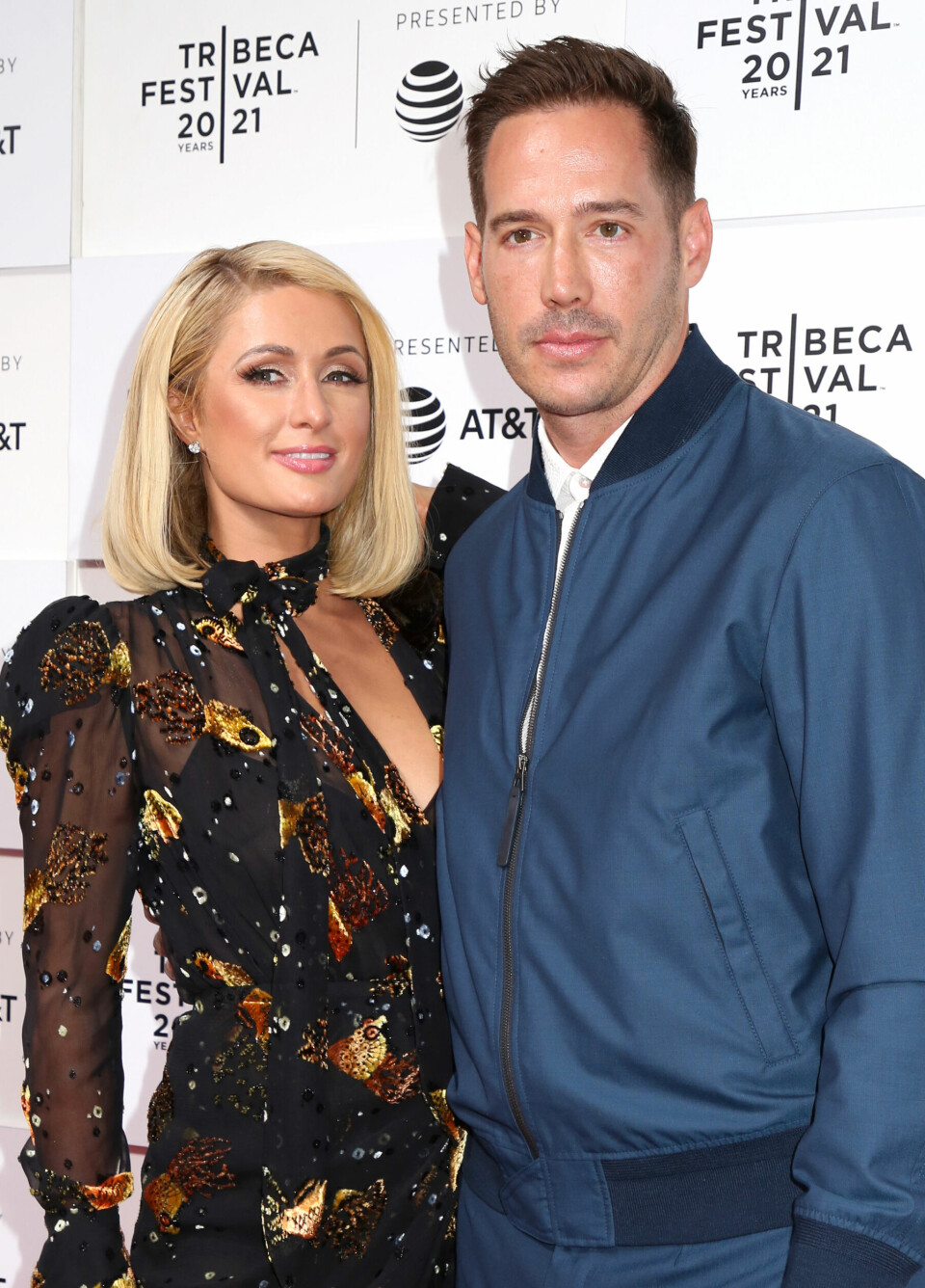 Paris Hilton och kärleken Carter Reum på röda mattan. Paris Hilton och kärleken Carter Reum på röda mattan.