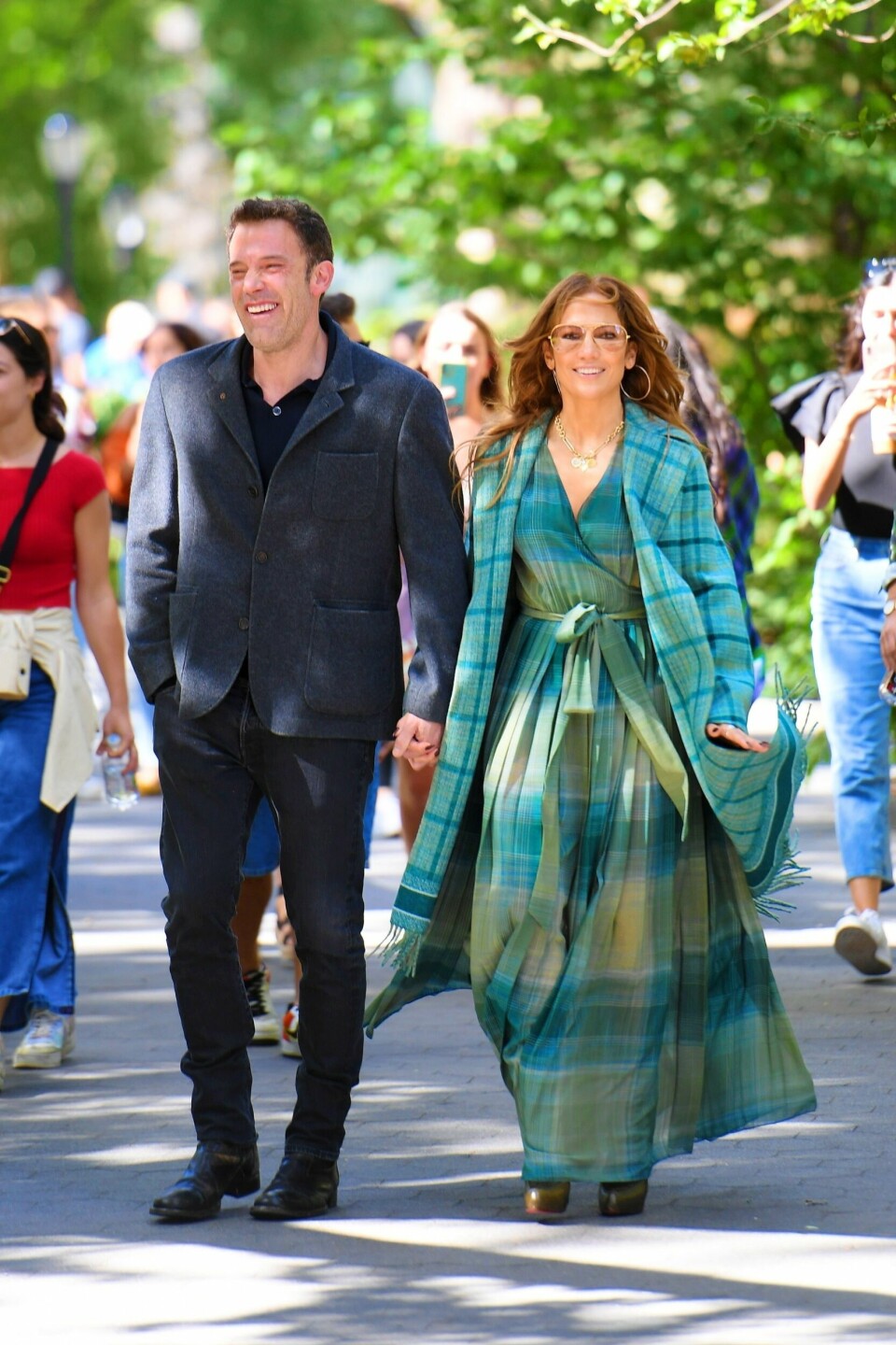 Ben Affleck och Jennifer Lopez behöver inte längre smyga med sin kärlek. Ben Affleck och Jennifer Lopez behöver inte längre smyga med sin kärlek.