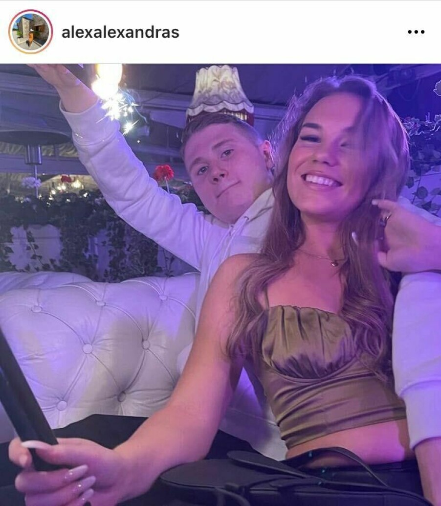 Einár och Alexandra tillsammans. Einár och Alexandra tillsammans.