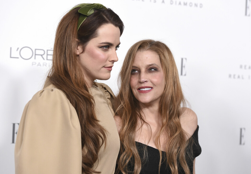Riley Keough tillsammans med sin mamma Lisa Marie Presley. Riley Keough tillsammans med sin mamma Lisa Marie Presley.