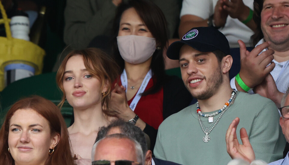 Phoebe Dynevor och Pete Davidson var ett par i fem månader. Phoebe Dynevor och Pete Davidson var ett par i fem månader.