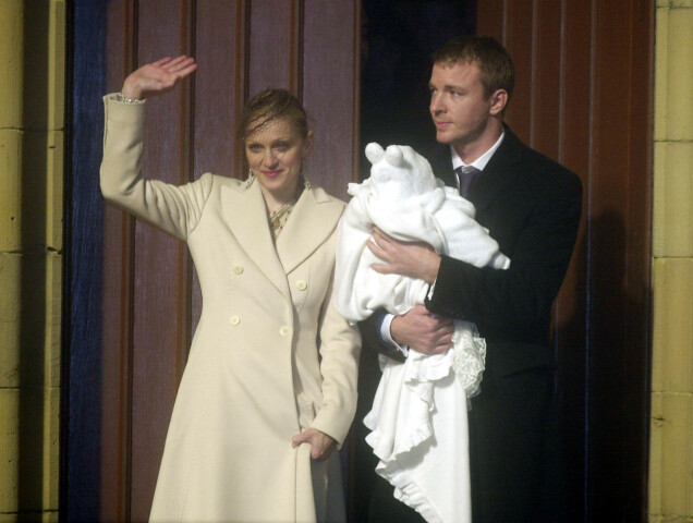 Madonna och Guy Ritchie gifte sig 2000, och skilde sig 2008. Förutom Rocco har de sonen David Banda tillsammans. Madonna och Guy Ritchie gifte sig 2000, och skilde sig 2008. Förutom Rocco har de sonen David Banda tillsammans.
