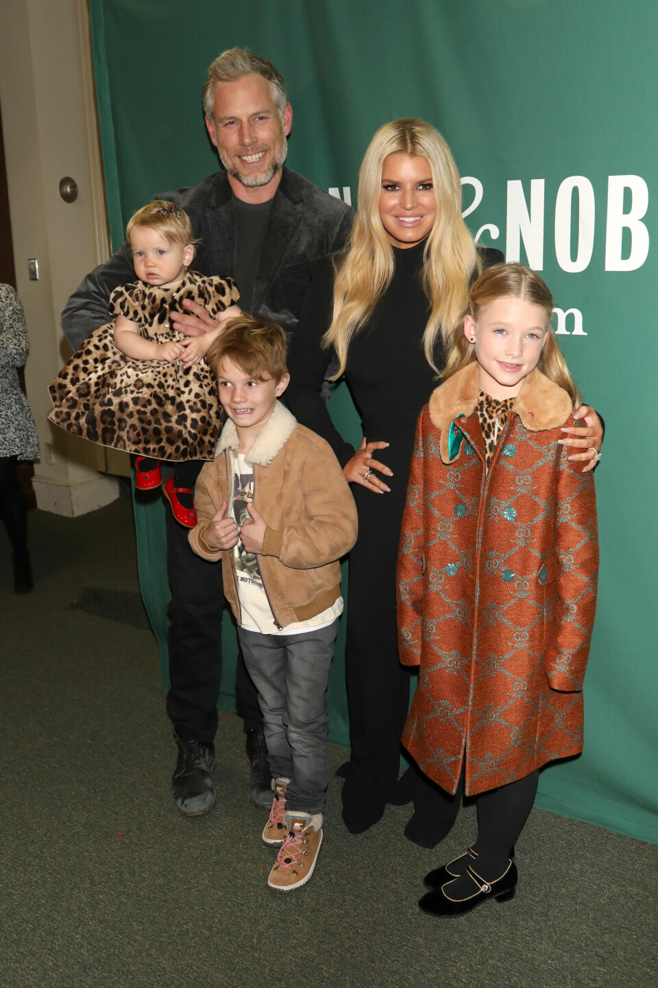Jessica Simpson med maken Eric Johnson och parets tre barn; Birdie Mae, Ace Knute och Maxwell Drew. Jessica Simpson med maken Eric Johnson och parets tre barn; Birdie Mae, Ace Knute och Maxwell Drew.