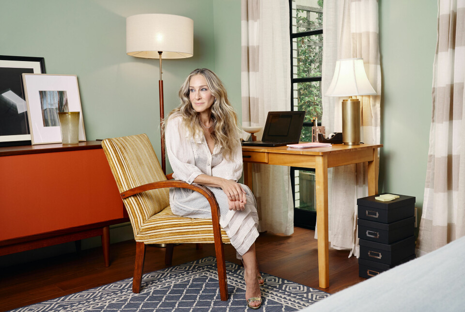 Slå dig ned vid skrivbordet där Carrie skrev sina sexkolumner åt The New York Star och senare artiklar till Vogue. Slå dig ned vid skrivbordet där Carrie skrev sina sexkolumner åt The New York Star och senare artiklar till Vogue.