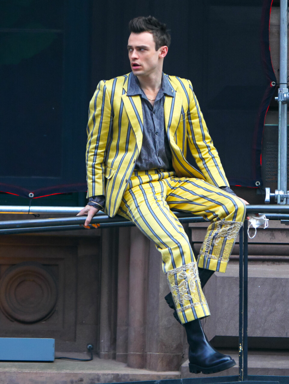 Thomas Doherty spelar Max Wolfe. Thomas Doherty spelar Max Wolfe.