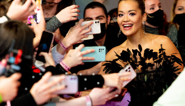 Rita Ora anländer till MTV EMAs 2021 i Laszlo Papp Budapest Sports Arena in Budapest. Rita Ora anländer till MTV EMAs 2021 i Laszlo Papp Budapest Sports Arena in Budapest.