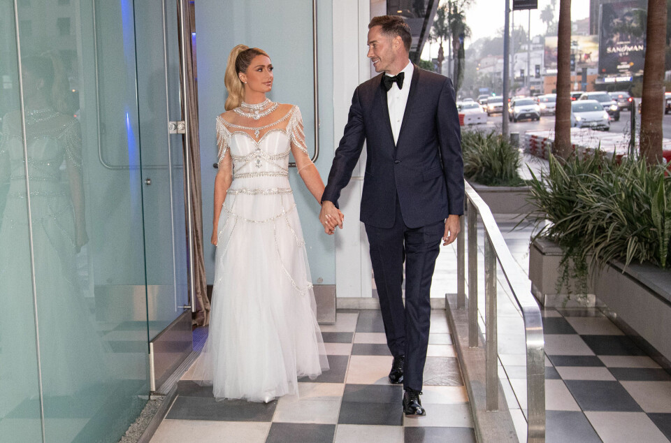 Paris Hilton har sagt att hon ska lägga till maken Carter Reums efternamn. Paris Hilton har sagt att hon ska lägga till maken Carter Reums efternamn.