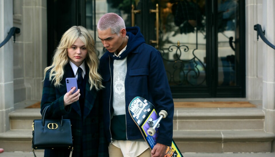 Emily som Audrey i nya Gossip girl, här ihop med Evan Mock som i serien spelar hennes pojkvän Aki. Emily som Audrey i nya Gossip girl, här ihop med Evan Mock som i serien spelar hennes pojkvän Aki.