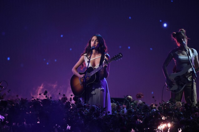 Olivia Rodrigo blev utsedd till årets nya stjärnskott, och självfallet bjöd hon på show under AMA-galan. Olivia Rodrigo blev utsedd till årets nya stjärnskott, och självfallet bjöd hon på show under AMA-galan.