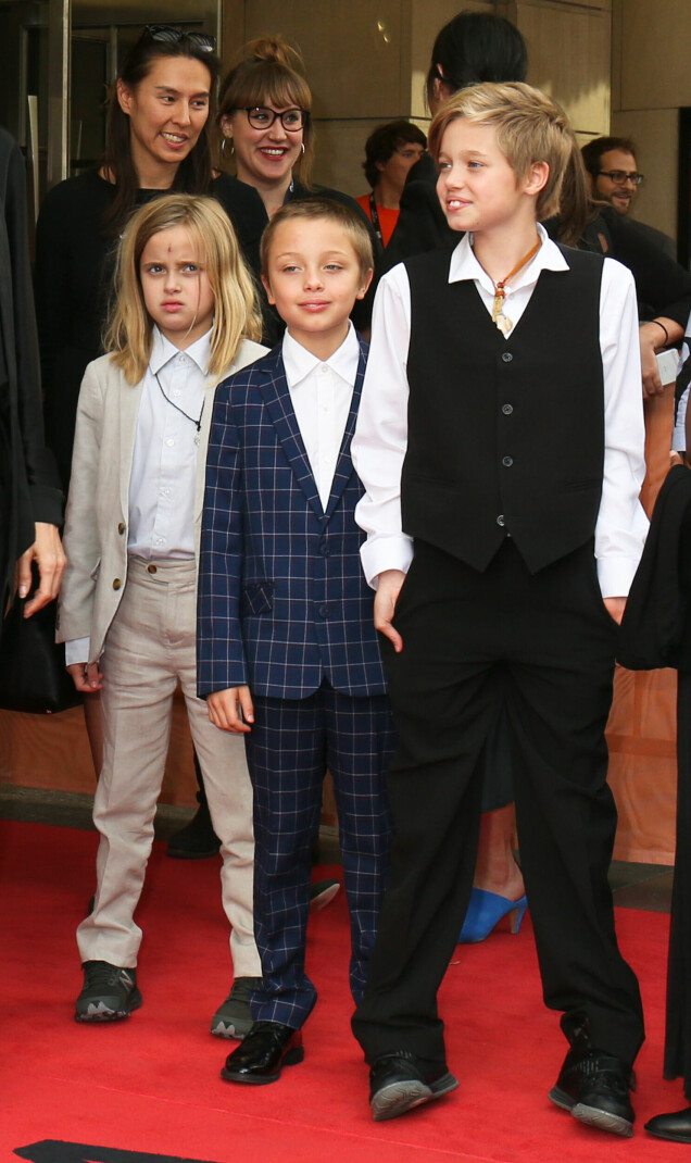 11-åriga Shiloh Jolie-Pitt med tvillingsyskonen Vivienne och Knox, 9. 11-åriga Shiloh Jolie-Pitt med tvillingsyskonen Vivienne och Knox, 9.