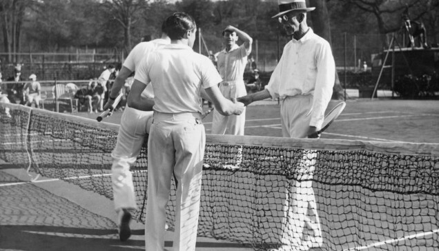 Gustaf V spelar tennis under namnet Mr G. Gustaf V spelar tennis under namnet Mr G.