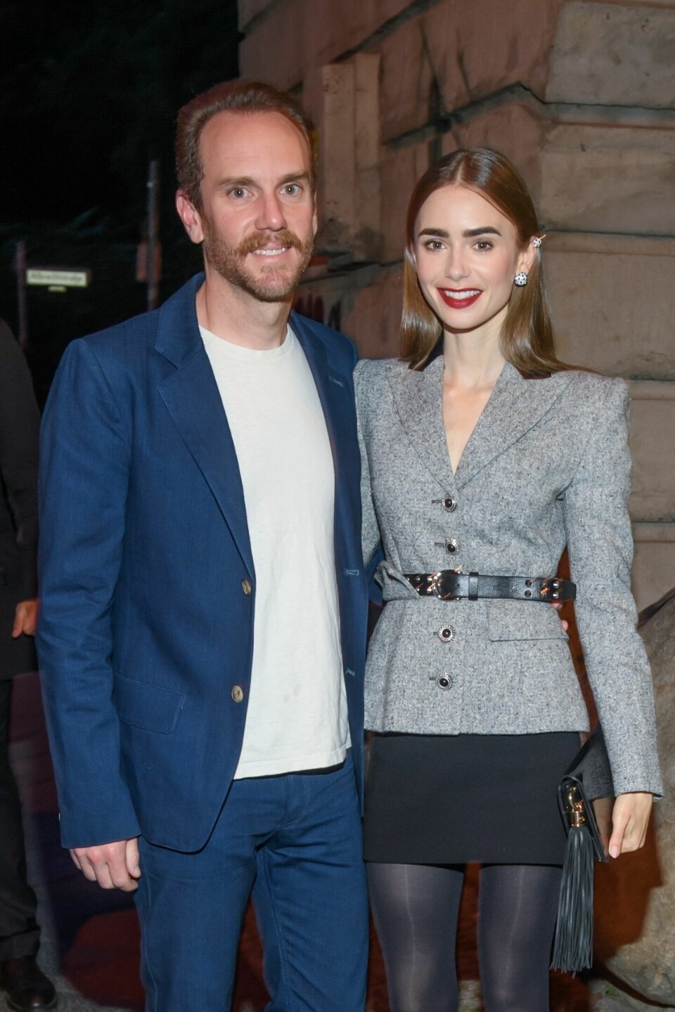 Charlie McDowell och Lily Collins både lever och jobbar med varandra. Charlie McDowell och Lily Collins både lever och jobbar med varandra.