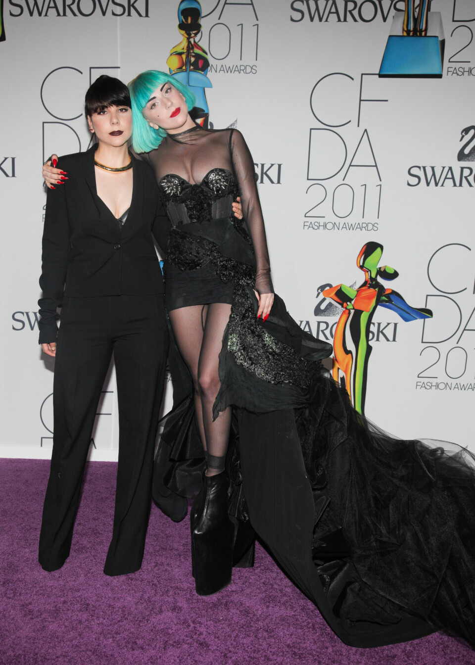 Systrarna Stefani och Natali Germanotta sida vid sida på röda mattan 2011. Systrarna Stefani och Natali Germanotta sida vid sida på röda mattan 2011.