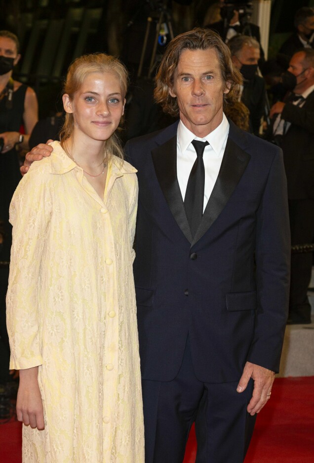 Julia Roberts dotter Hazel har alltså jobbat som fotograf till filmen Flag Day som Sean Penn regisserar. Julia Roberts dotter Hazel har alltså jobbat som fotograf till filmen Flag Day som Sean Penn regisserar.