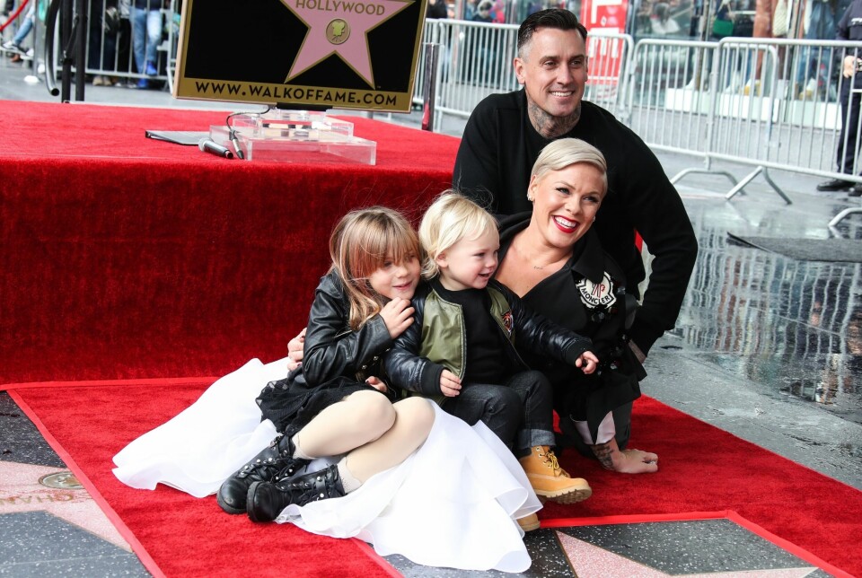Familjen samlad när Pink fick sin stjärna på Walk of fame. Familjen samlad när Pink fick sin stjärna på Walk of fame.