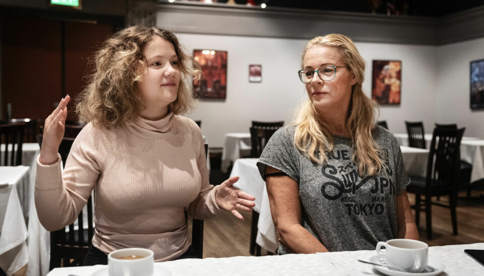 Greta Thunbergs syster i rampljuset med mamma Malena Ernman