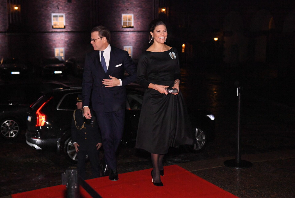 Prins Daniel och kronprinsessan Victoria anländer till röda mattan. Prins Daniel och kronprinsessan Victoria anländer till röda mattan.