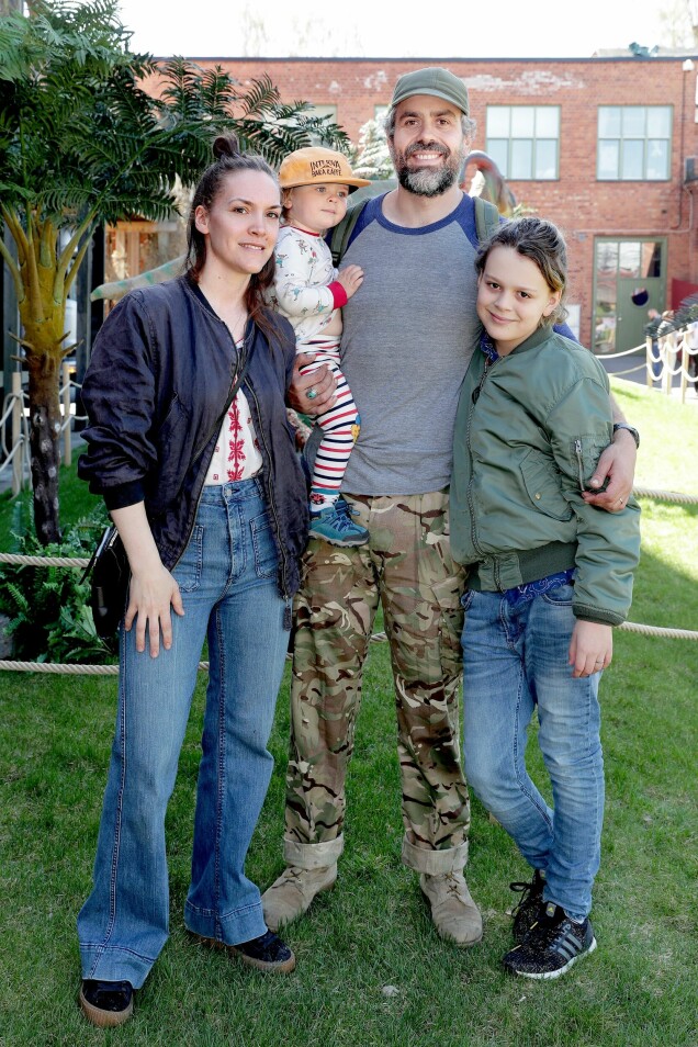 Brita Zackari, Kalle Zackari Wahlström, barnen Glenn och Essa på öppningen av Dinosaurieutställningen på Tom Tits i Södertälje, Stockholm 2018. Brita Zackari, Kalle Zackari Wahlström, barnen Glenn och Essa på öppningen av Dinosaurieutställningen på Tom Tits i Södertälje, Stockholm 2018.