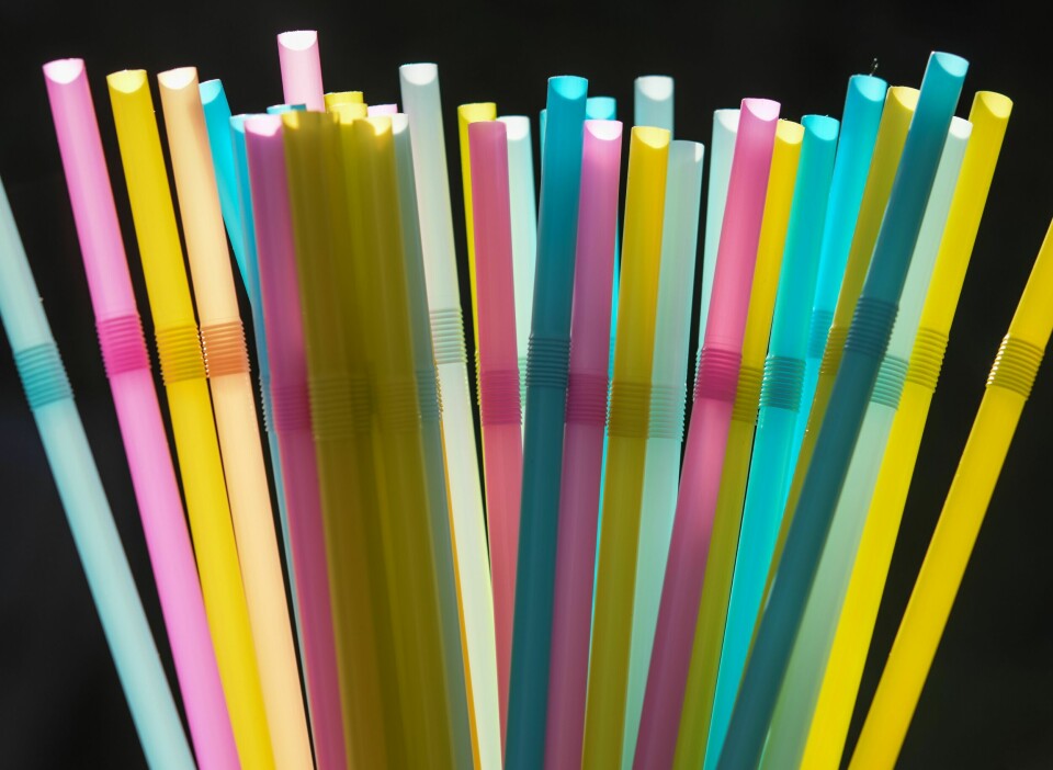 Förbud mot engångsartiklar som innehåller över 15 procent plast. Förbud mot engångsartiklar som innehåller över 15 procent plast.