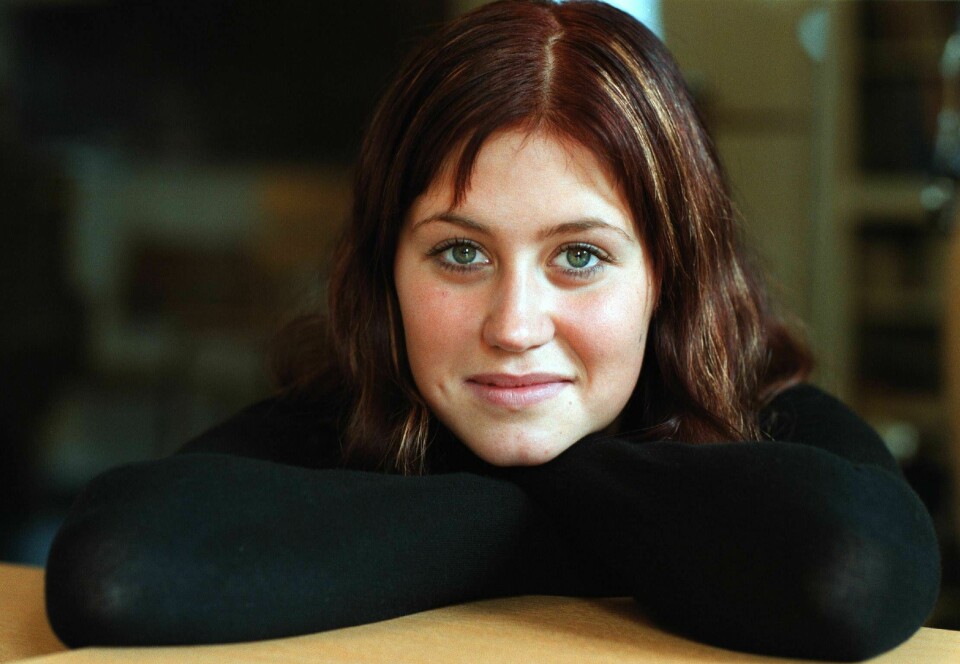 Erica Carlson gick estetiska programmets teaterlinje på gymnasiet när hon slog igenom i Fucking Åmål. Erica Carlson gick estetiska programmets teaterlinje på gymnasiet när hon slog igenom i Fucking Åmål.