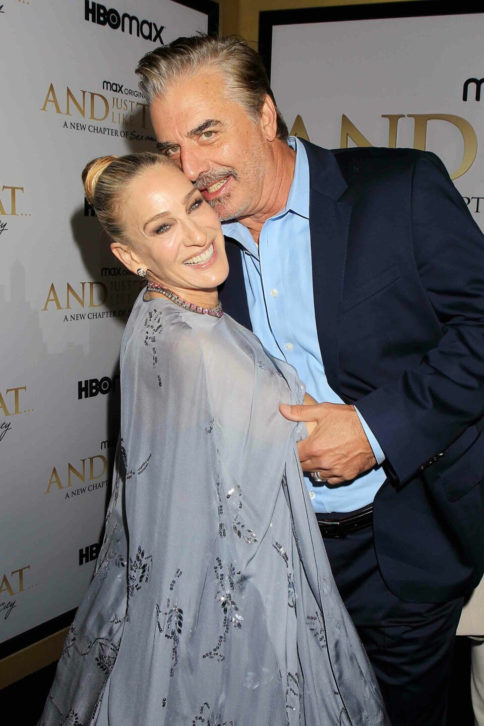 Sarah Jessica Parker och Chris Noth poserade tillsammans vid galapremiären av And just like that i december 2021. Sarah Jessica Parker och Chris Noth poserade tillsammans vid galapremiären av And just like that i december 2021.