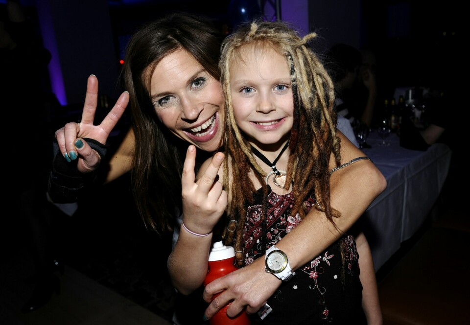 Eddie Lee Liljedahl tillsammans med mamma Caroline af Ugglas under Melodifestivalen i Göteborg, 2009. Eddie Lee Liljedahl tillsammans med mamma Caroline af Ugglas under Melodifestivalen i Göteborg, 2009.
