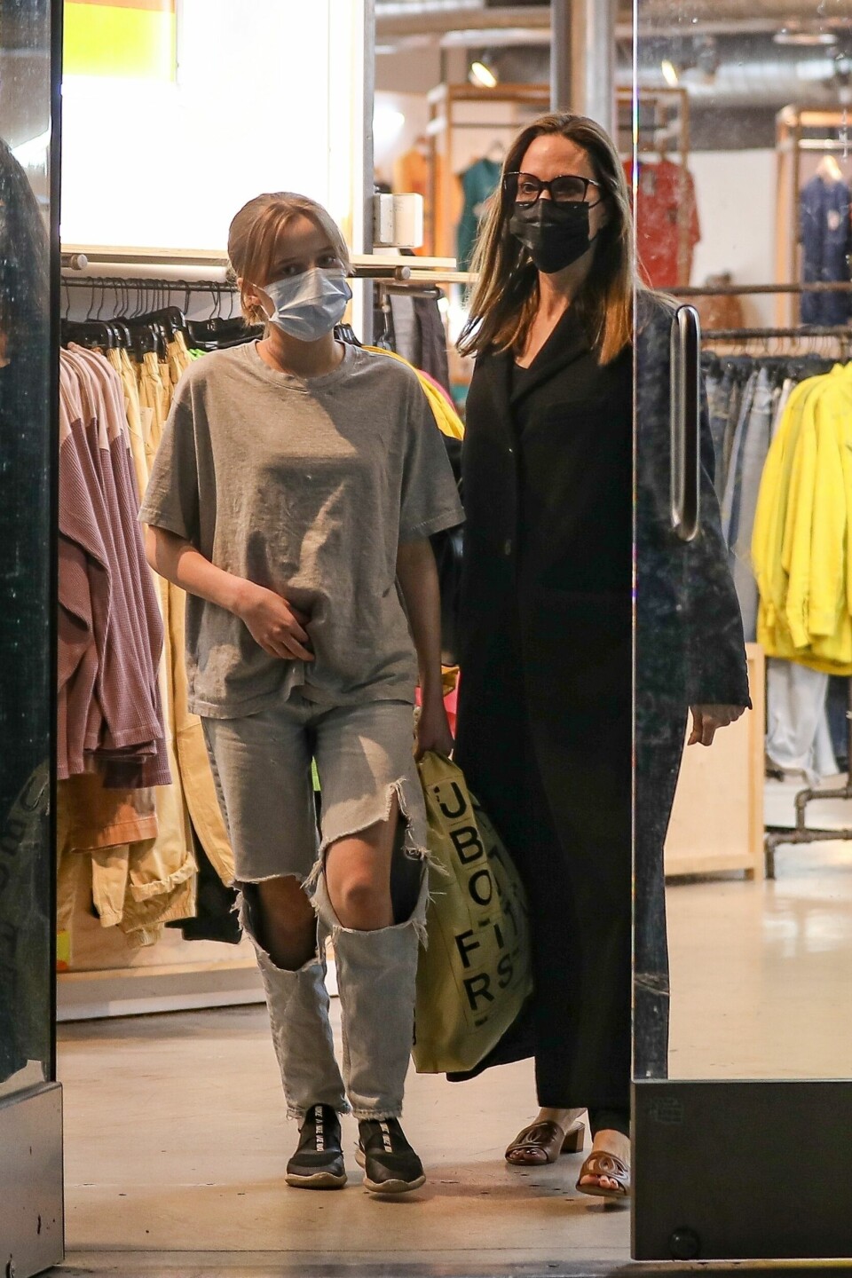 Vivienne fick med sig en välfylld kasse från Urban Outfitters. Vivienne fick med sig en välfylld kasse från Urban Outfitters.