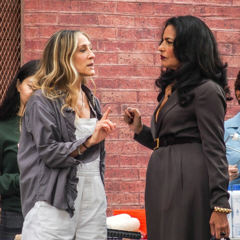 Sarah Jessica Parker och Sarita Choudhury kan komma tillbaka till en andra säsong. Sarah Jessica Parker och Sarita Choudhury kan komma tillbaka till en andra säsong.