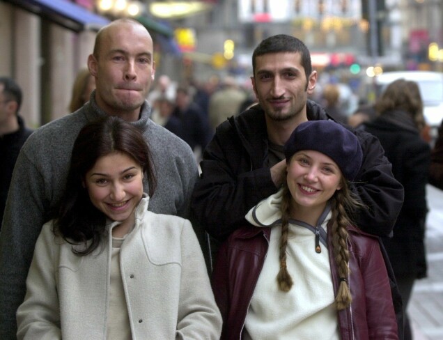 Här på pressträff med kollegorna Torkel Petersson, Laleh Pourkarim, Fares Fares för filmen Jalla! Jalla! år 2000. Här på pressträff med kollegorna Torkel Petersson, Laleh Pourkarim, Fares Fares för filmen Jalla! Jalla! år 2000.