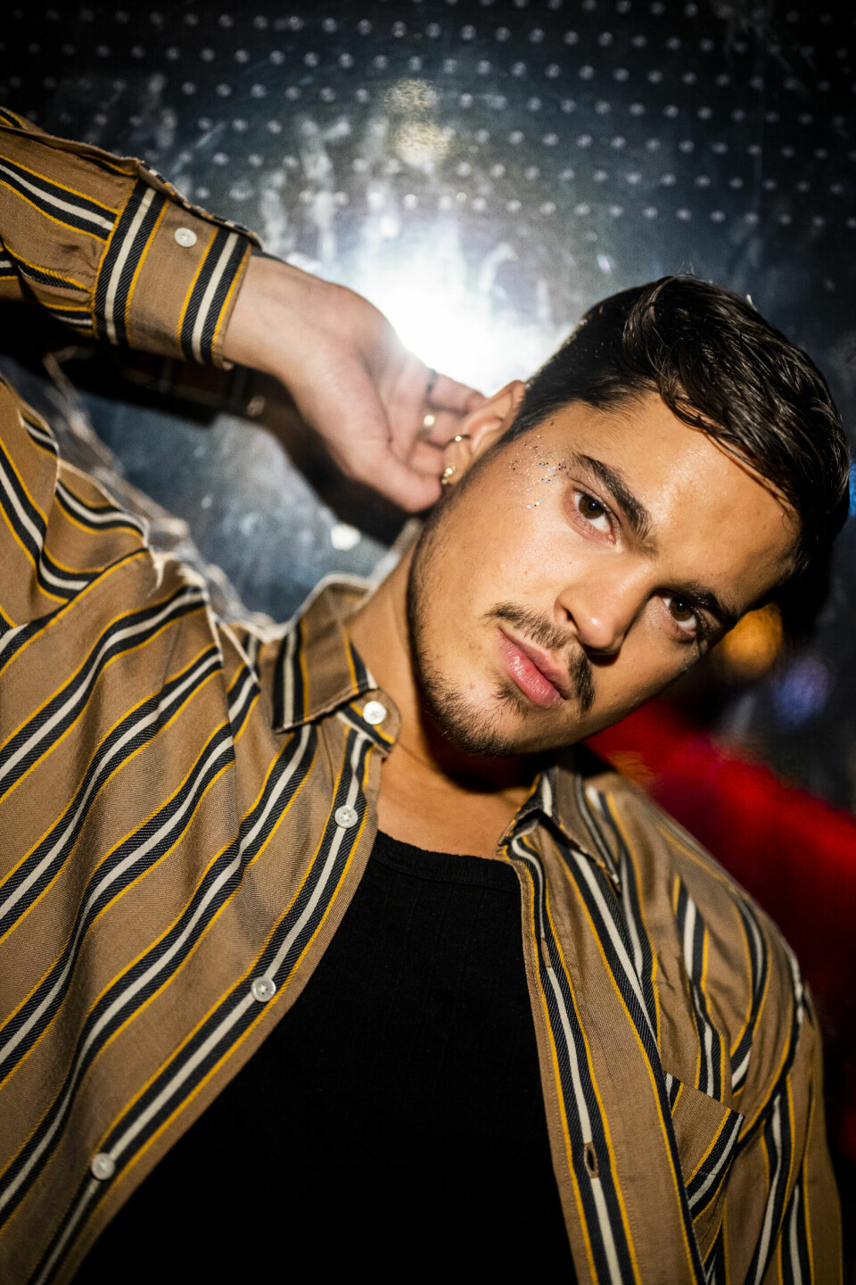 Idag är Oscar Zia lyckligt kär i en ny relation. Idag är Oscar Zia lyckligt kär i en ny relation.