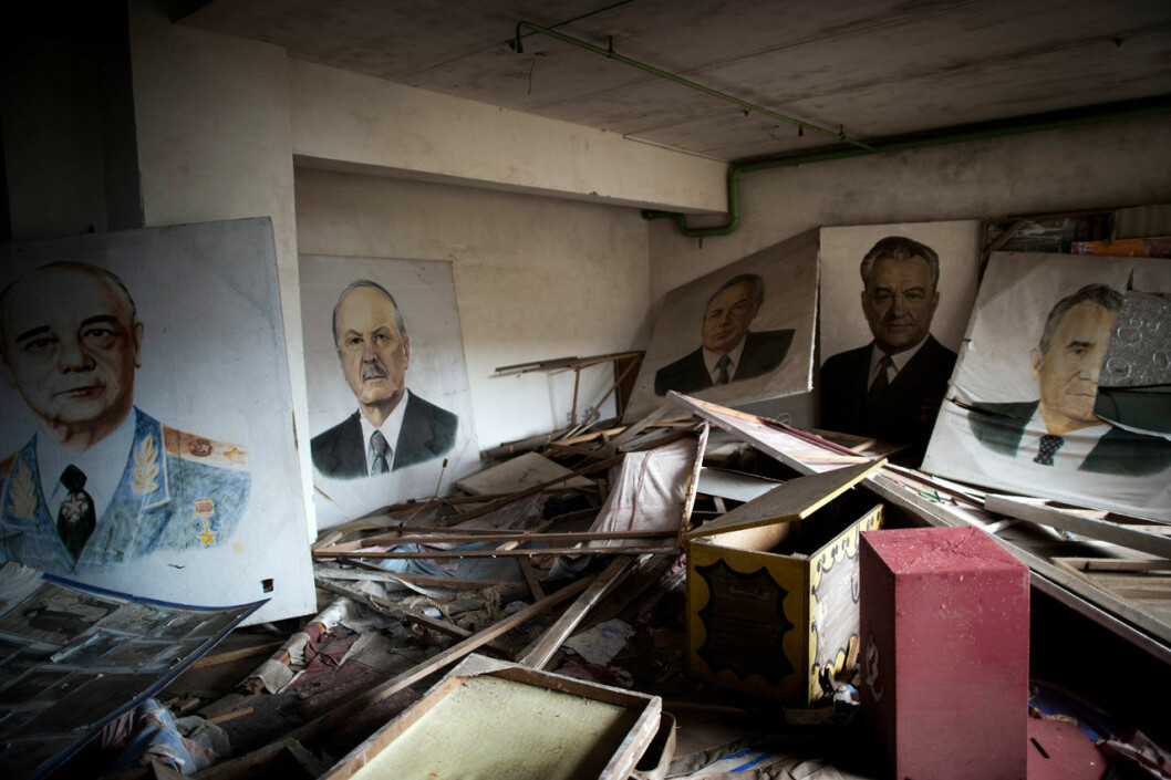 Kvarlämnade affischer över forna sovjetiska ledare. Foto: Magnus Hallgren/DN/TT Affischer i Tjernobyl