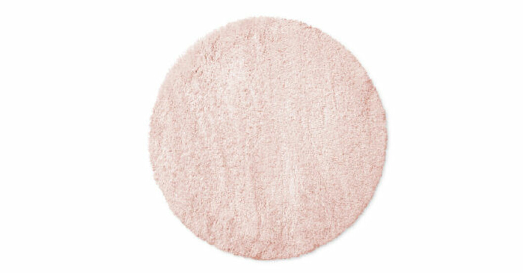 Fluffig rosa matta till läshörnan från Åhléns