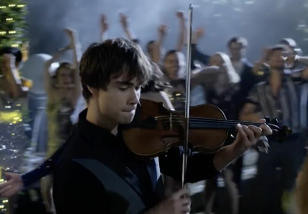 Alexander Rybak spelar fiol