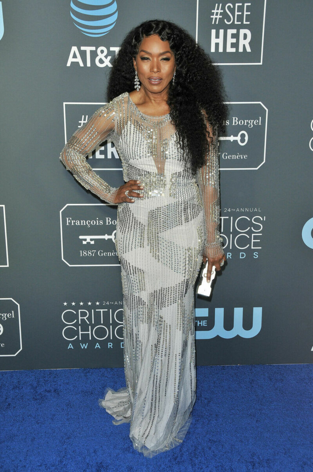 Angela Bassett på blå mattan. Angela Bassett på röda mattan på Critics Choice Awards 2019