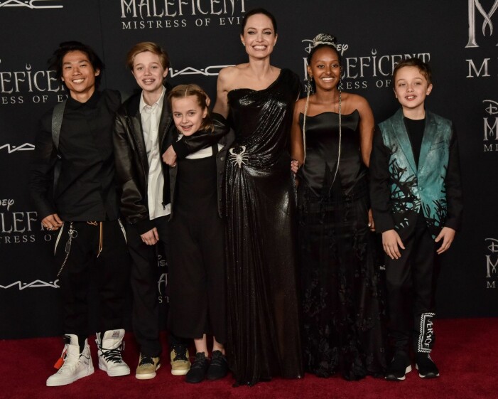 Pax Jolie-Pitt, Shiloh Jolie-Pitt, Vivian Jolie-Pitt, Angelina Jolie, Zahara Jolie-Pitt and Knox Jolie-Pitt på biopremiären av Maleficent: Mistress of Evil i Los Angeles 2019.