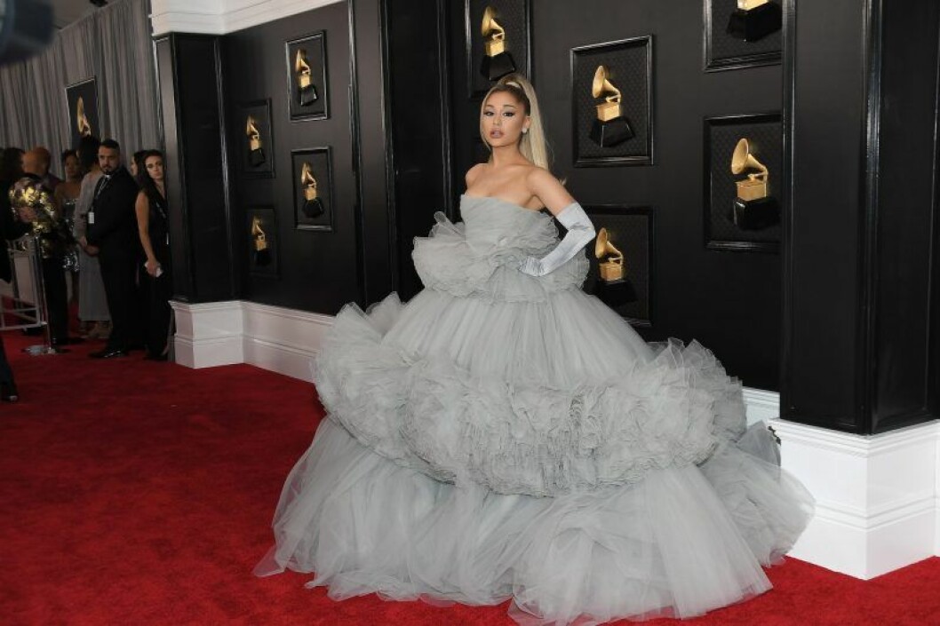 Ariana Grande på Grammy Awards 2020 röda mattan