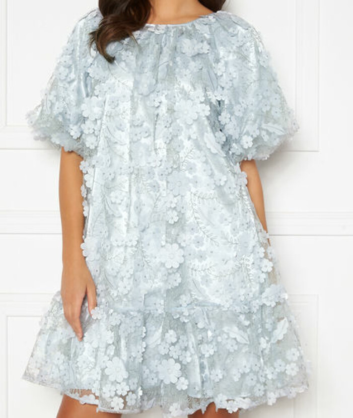Klänning med 3D-blommor från Selected Femme.