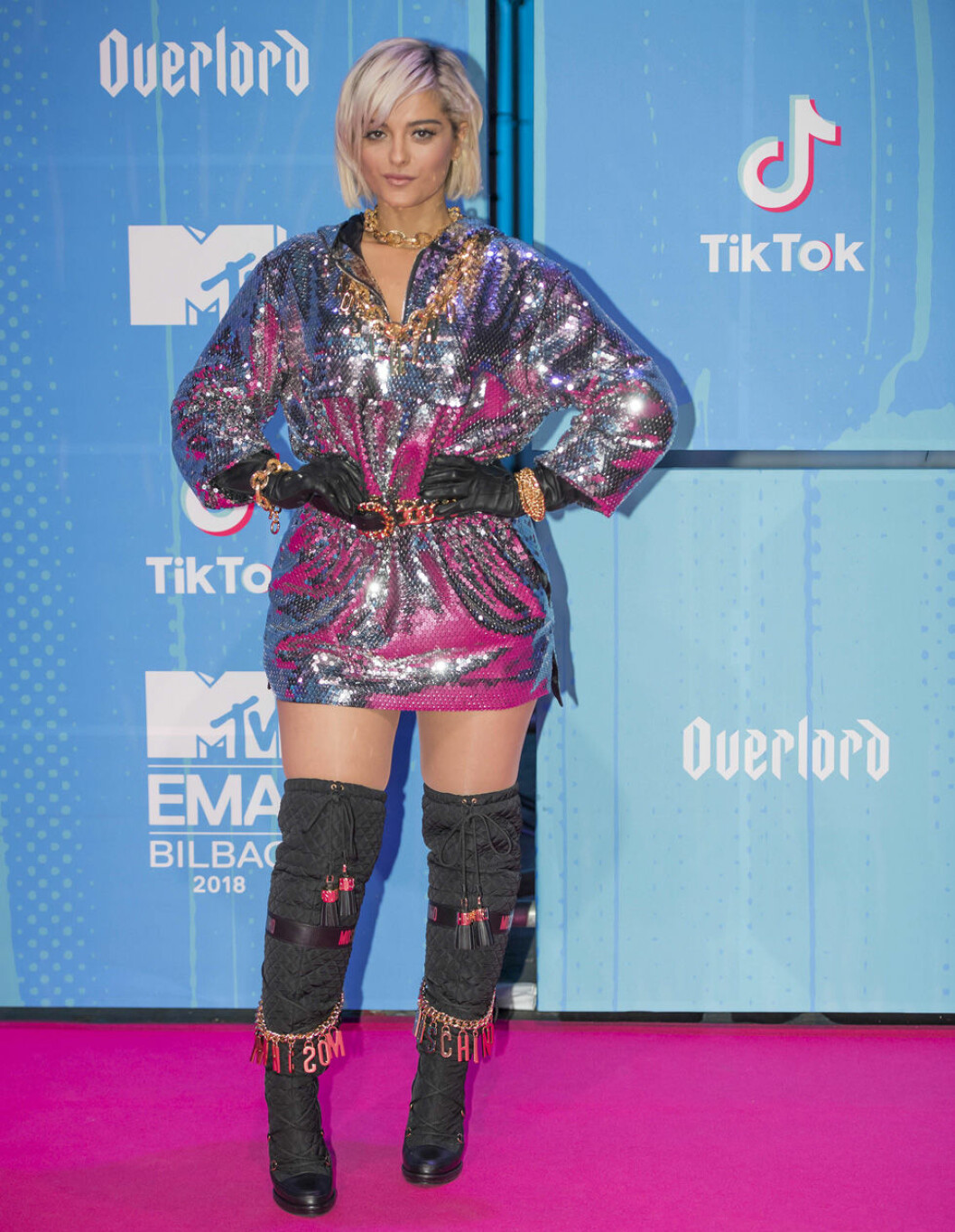 Bebe Rexha, som uppträdde under MTV EMA 2018, i en av kvällens outfits. Foto: IBL Bebe Rexha på röda mattan under MTV EMA 2018.