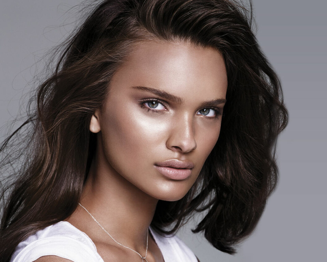 Nu kan du köpa highlighter från Becca i Sverige. becca highlighter sverige