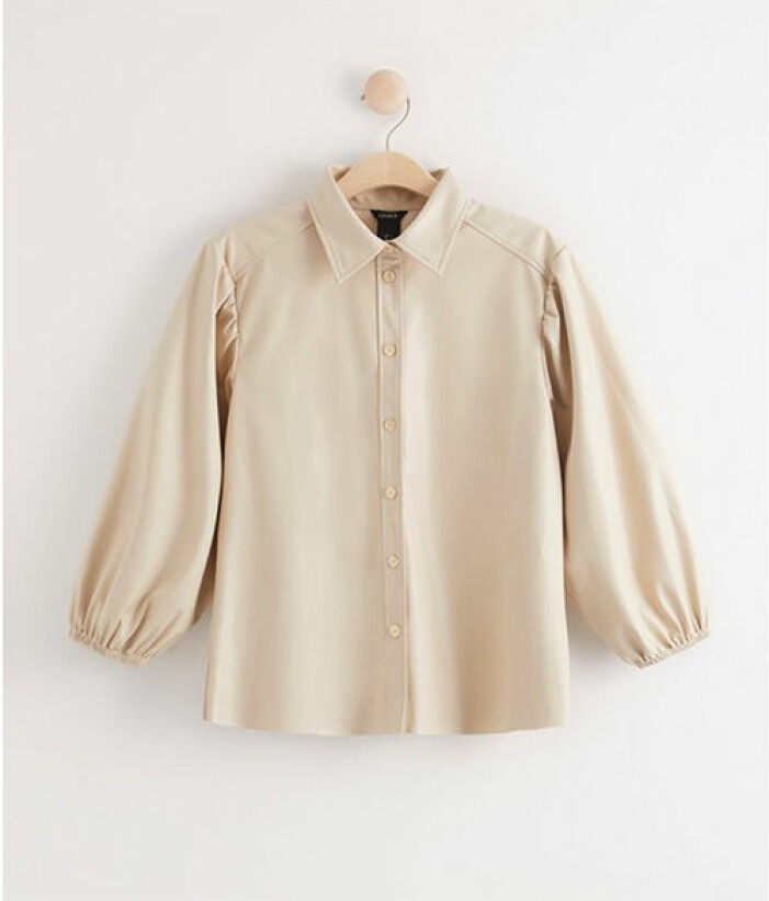 Beige blus med puffärm från Lindex