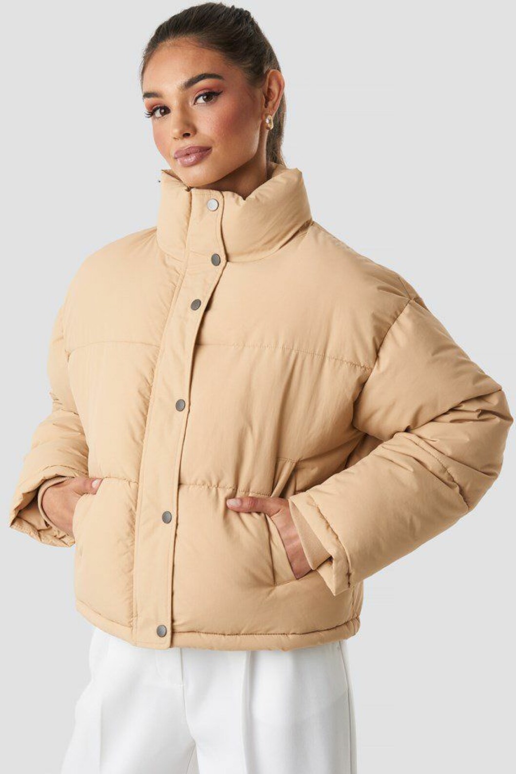 Beige dunjacka för dam till hösten 2019