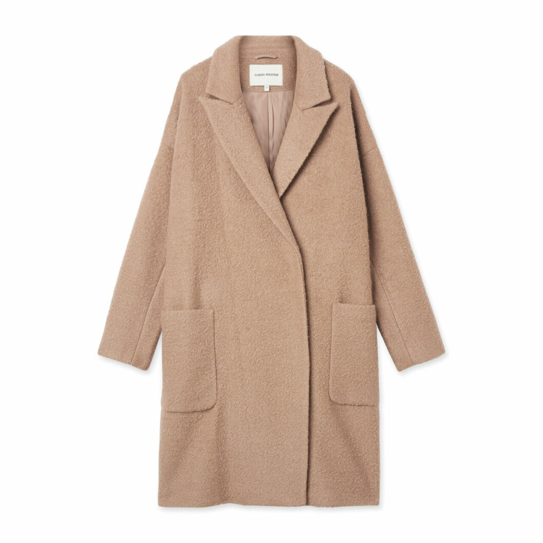 Beige kappa från Carin Wester till dam 2019