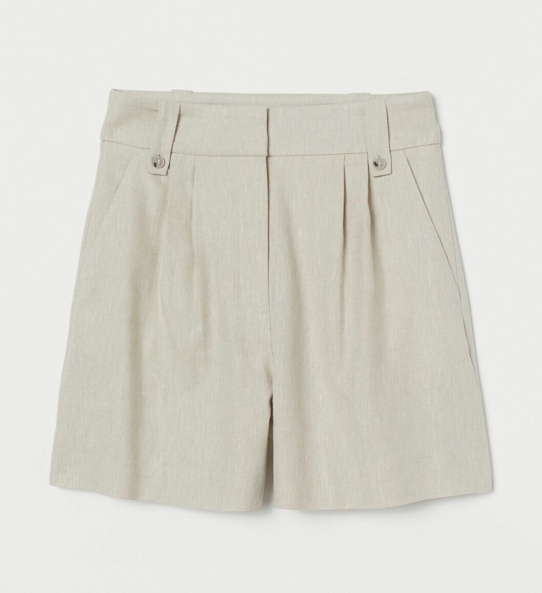 Beige linneshorts för dam till sommaren 2020