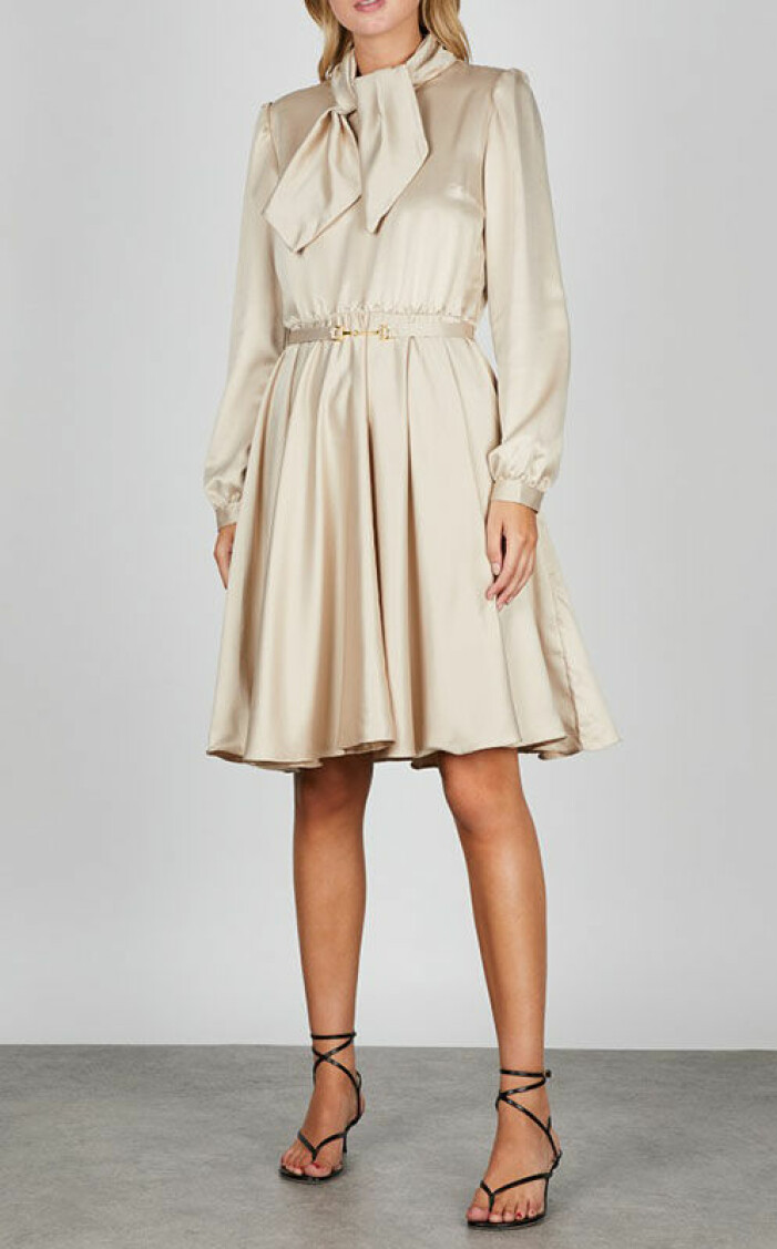 beige-satinklanning-ida-sjostedt