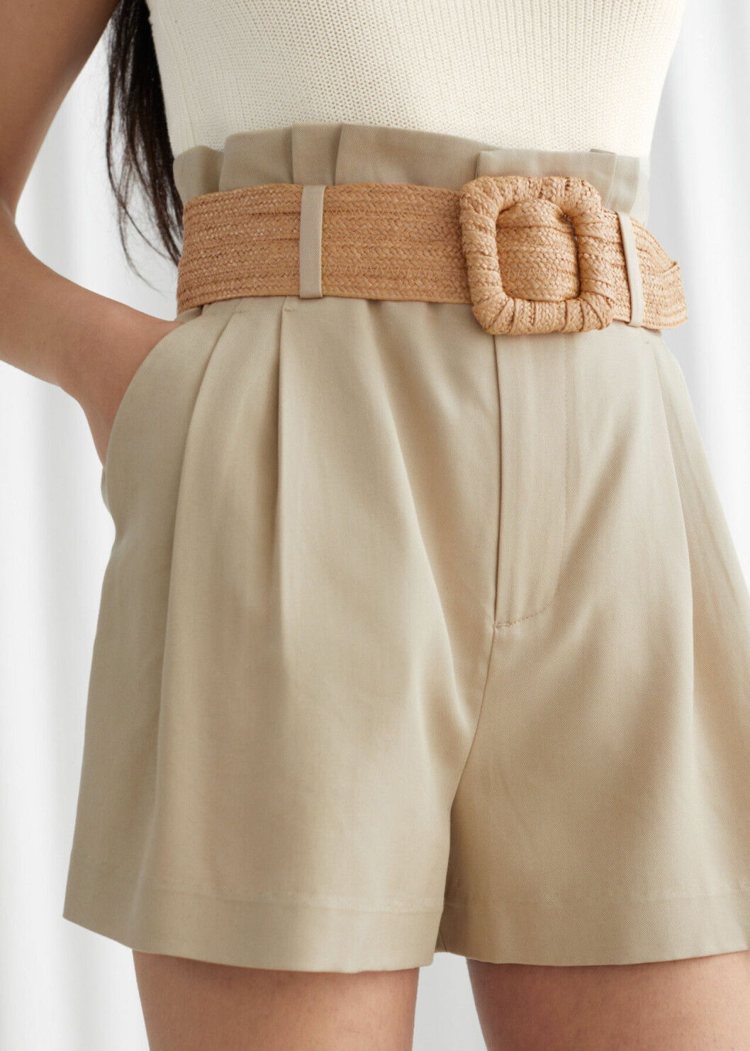 Beige shorts i dressad modell till 2020