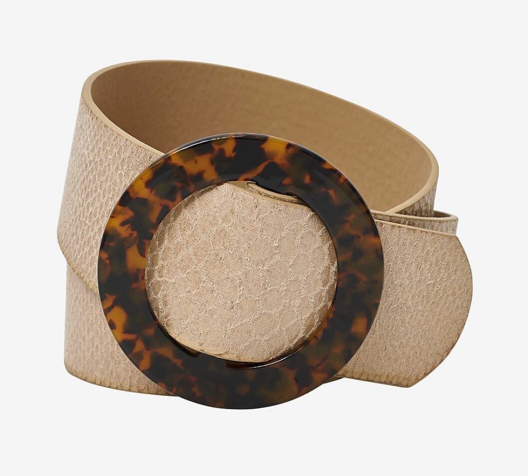 Beige skärp med brunt spänne