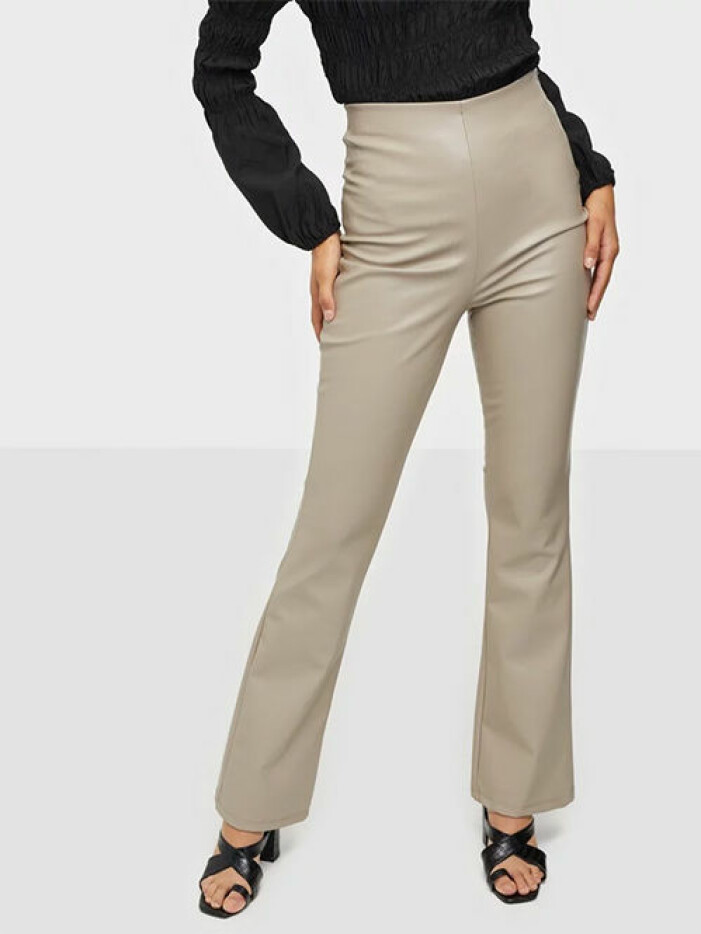 Beige skinnbyxor från NLY Trend